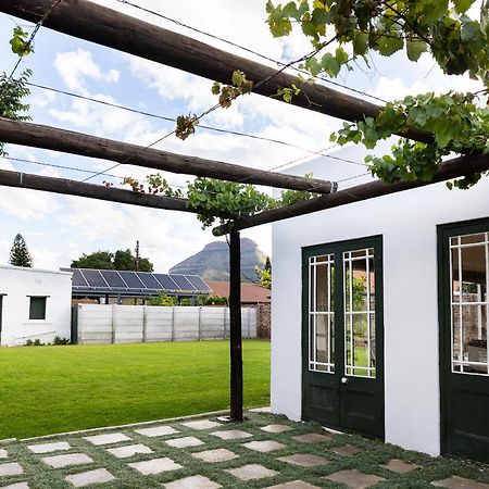 Victorian Square Guesthouse Graaff Reinet Exterior photo
