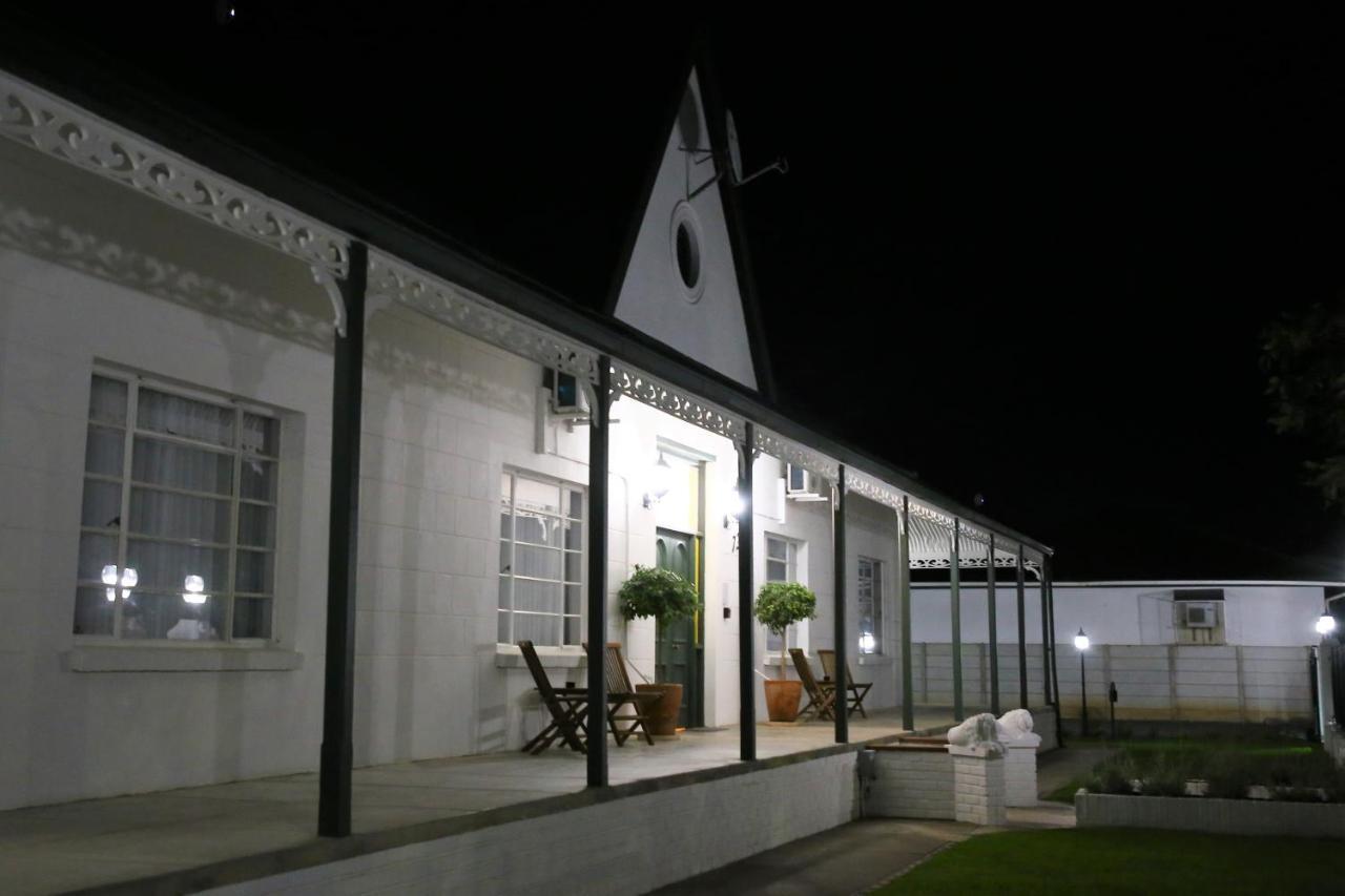 Victorian Square Guesthouse Graaff Reinet Exterior photo