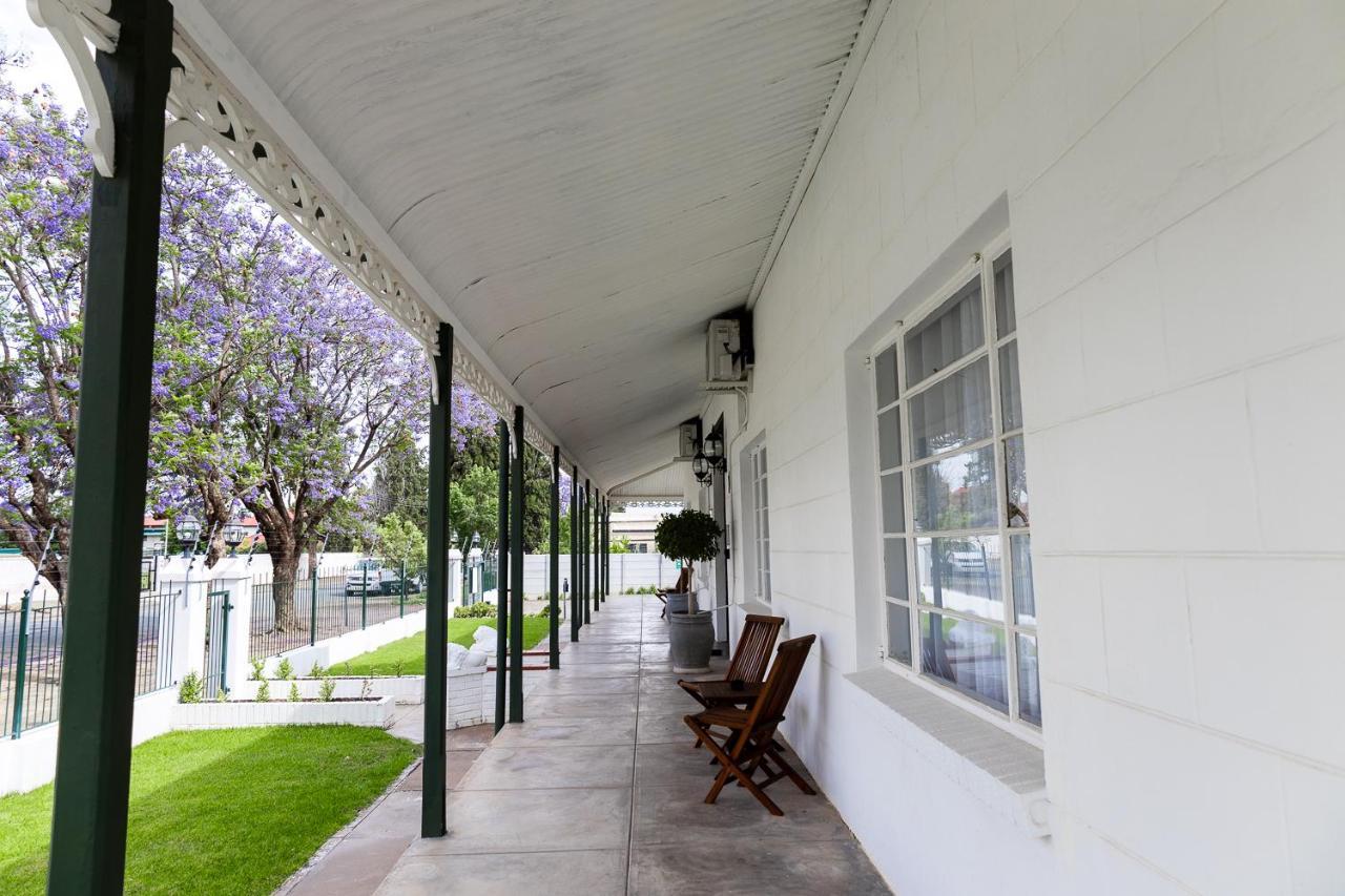 Victorian Square Guesthouse Graaff Reinet Exterior photo