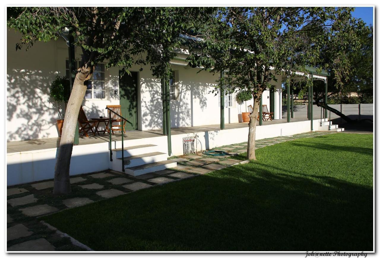 Victorian Square Guesthouse Graaff Reinet Exterior photo